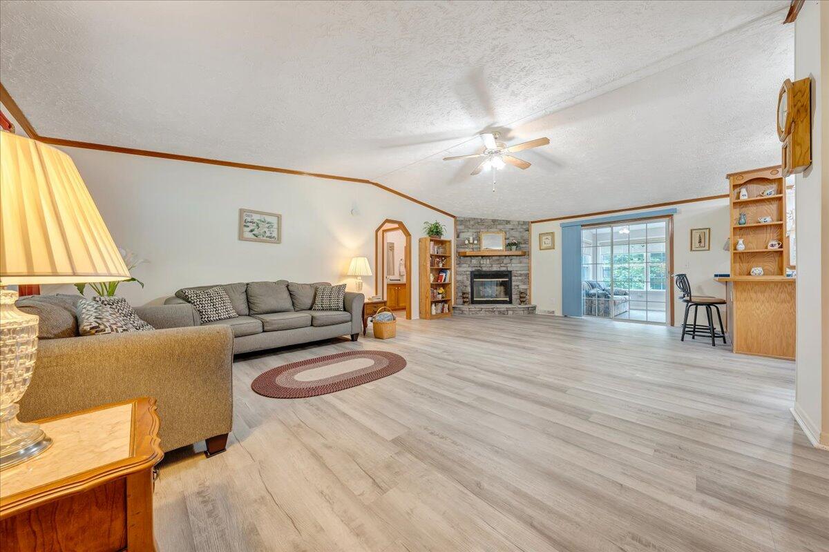 2684 Mountain Valley Road Vinton, VA 24179 - Photo 6 of 77 004-MIB06913