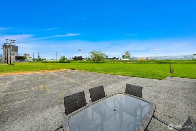 a view of a house with a backyard