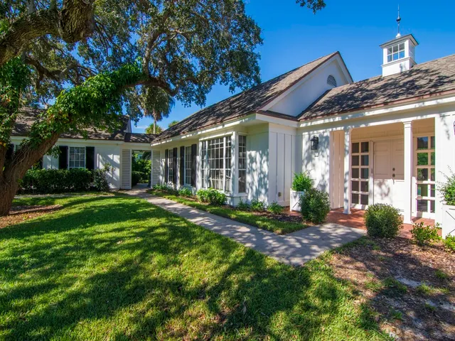 a view of a house with backyard and porch