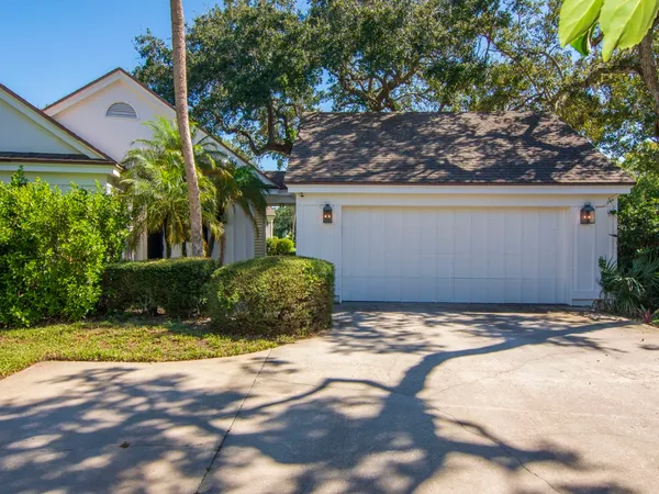 a view of a bench in the balcony