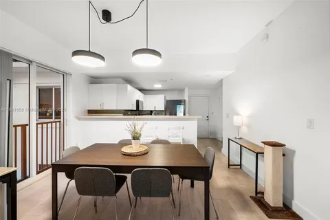 a view of entryway with livingroom