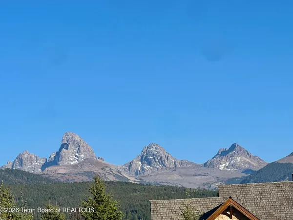 $525,000 | 2290 Snow Crest Ranch Drive, Driggs, ID 83422