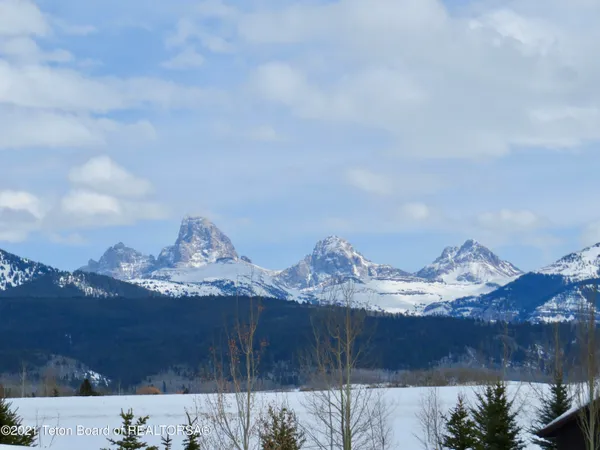 $525,000 | 2290 Snow Crest Ranch Drive, Driggs, ID 83422