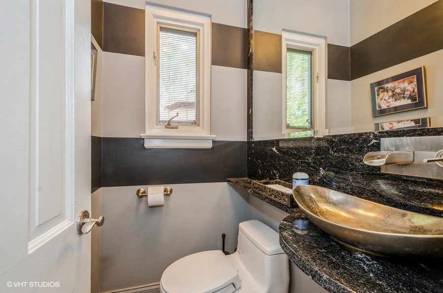 9337 Crawford Avenue Evanston, IL 60203 - Photo 19 of 37