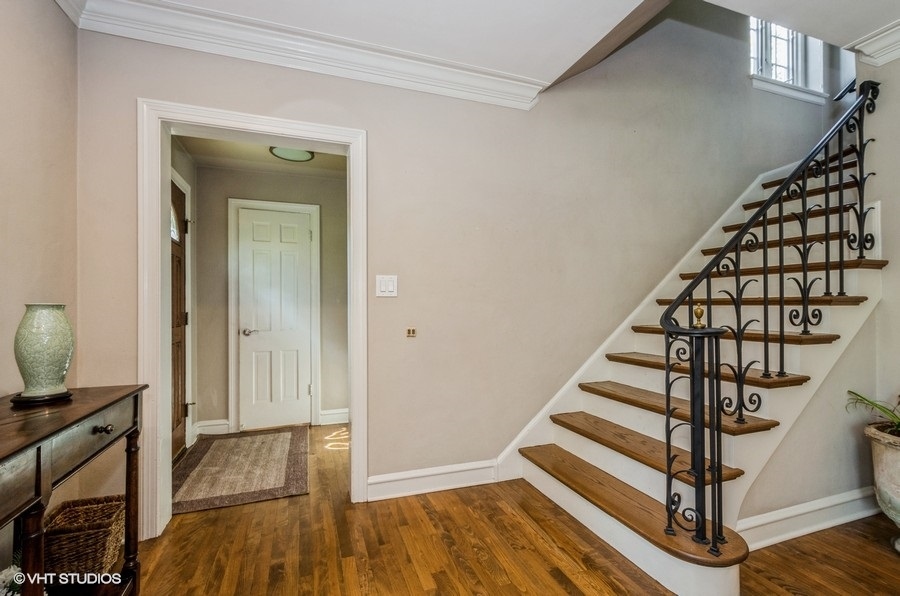 9337 Crawford Avenue Evanston, IL 60203 - Photo 4 of 37