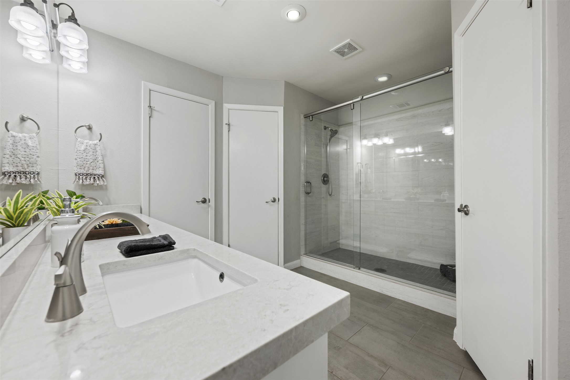 1600 Pin Oak Lane Round Rock, TX 78681 - Photo 26 of 40 Integrated vanity with an undermount sink and brushed nickel faucet