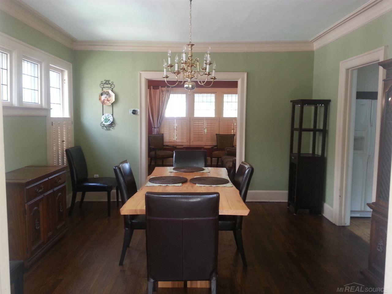 1379 Nottingham Road Grosse Pointe, MI 48230 - Photo 9 of 25 31248927-8.JPG