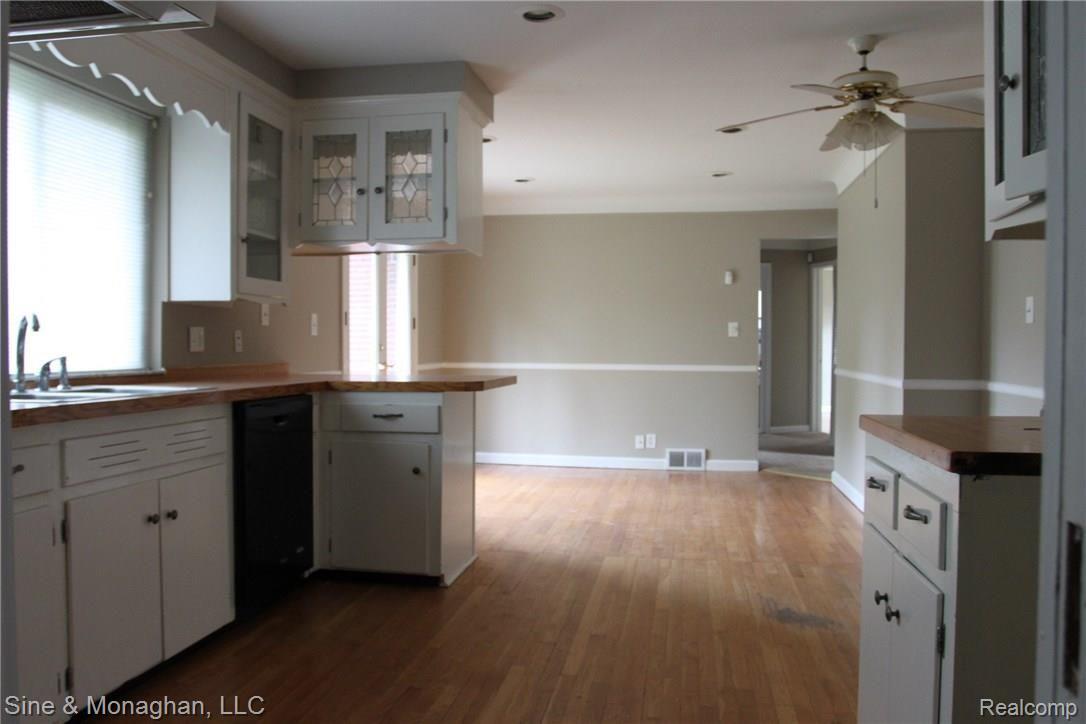 1160 Torrey Road Grosse Pointe, MI 48236 - Photo 4 of 16 IMG_4540.JPG