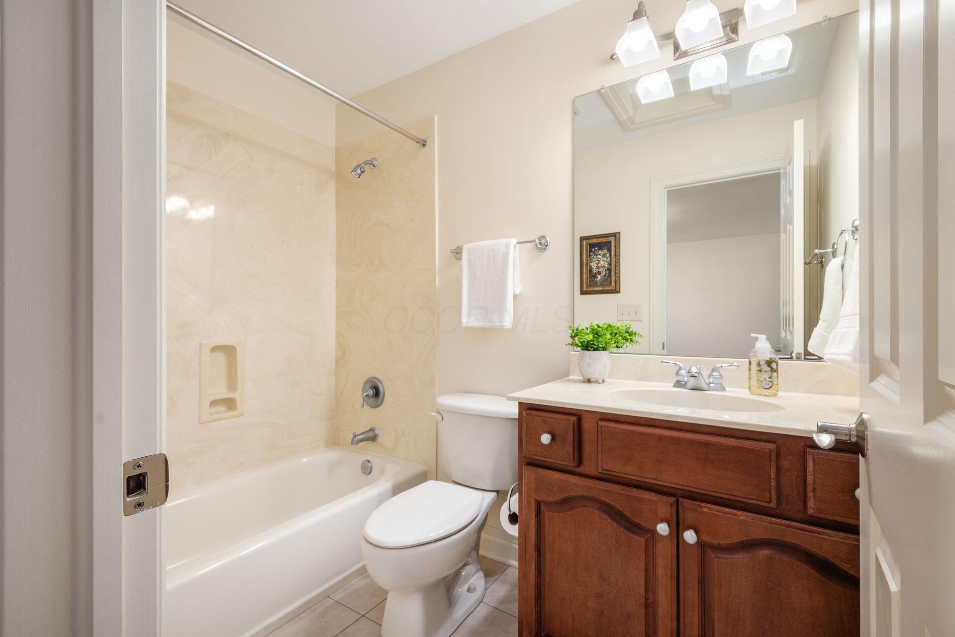 3282 Welsh Abey Road Dublin, OH 43017 - Photo 35 of 52 2nd Floor Bathroom