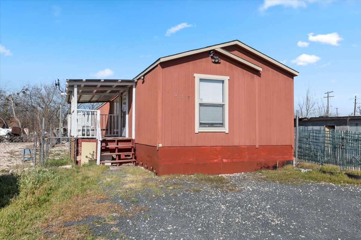 Front view of mobile home, nice front patio.