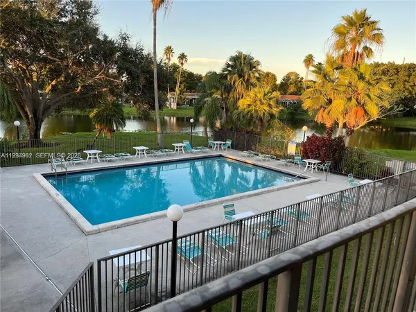 $1,950 | 11453 Northwest 39th Court, Unit 2102, Coral Springs, FL 33065