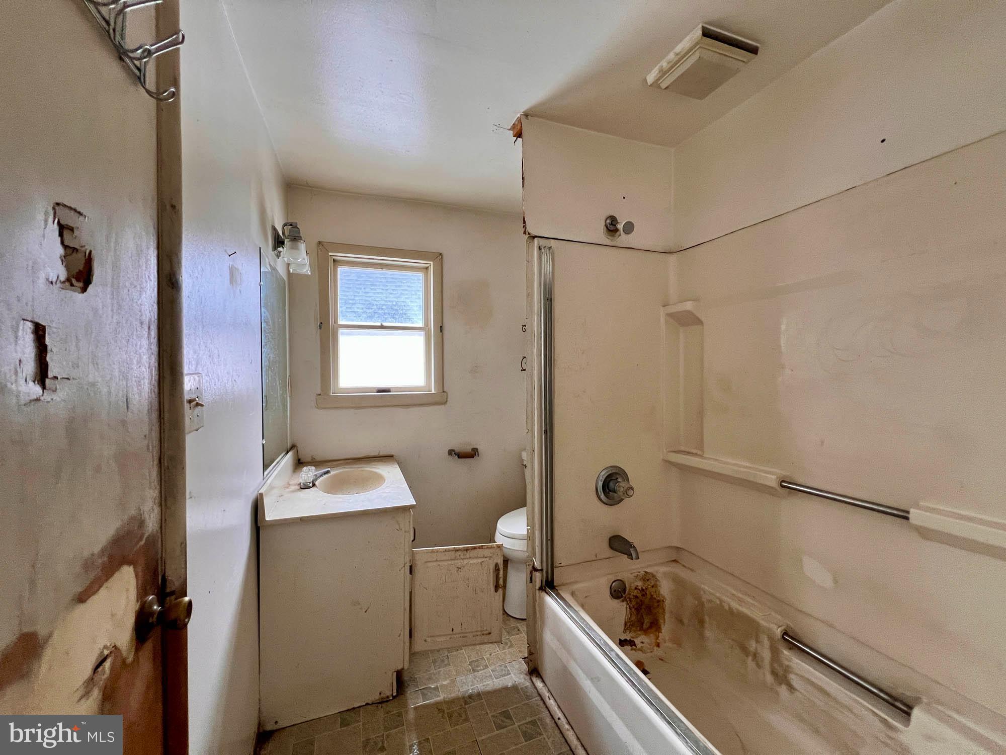 3731 Falls Road Baltimore, MD 21211 - Photo 14 of 15 Gallery Image 14