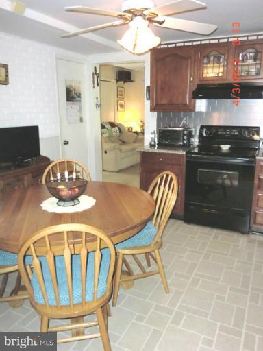 976 Fall Ridge Way Gambrills, MD 21054 - Photo 9 of 17 Kitchen