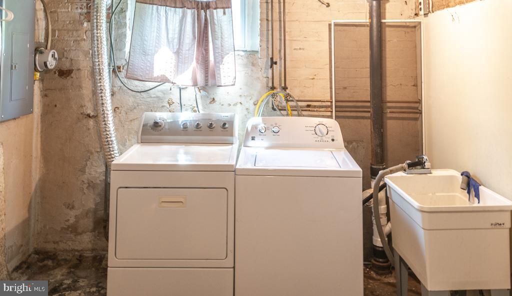 8005 Manor Road Baltimore, MD 21234 - Photo 14 of 16 Laundry Room