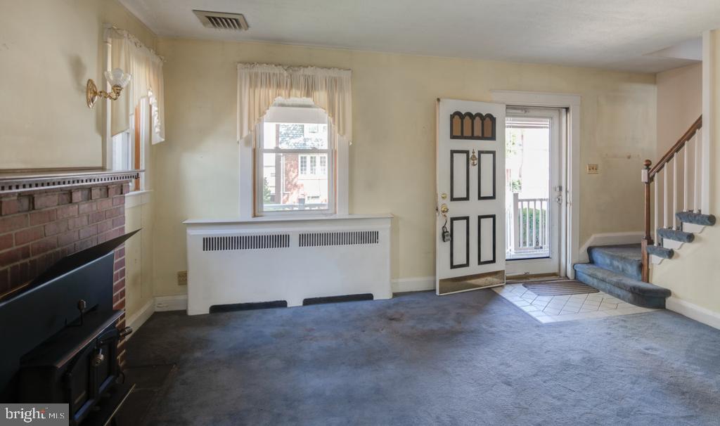 8005 Manor Road Baltimore, MD 21234 - Photo 3 of 16 Living Room