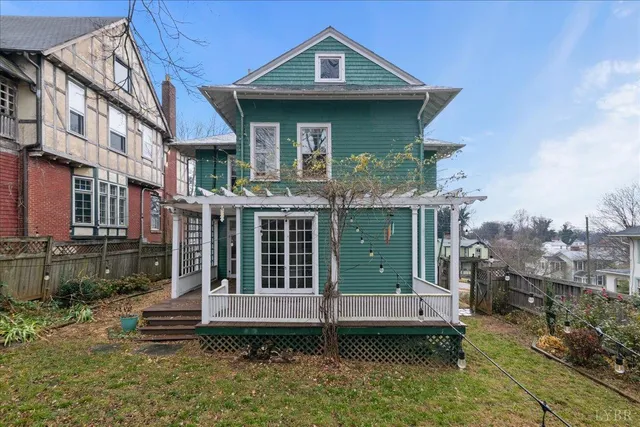 a view of a house with a small yard and plants