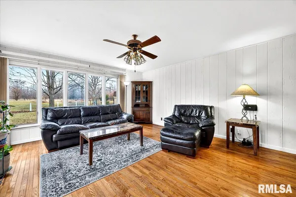 $215,000 | 1823 Highwood Avenue, Pekin, IL 61554
