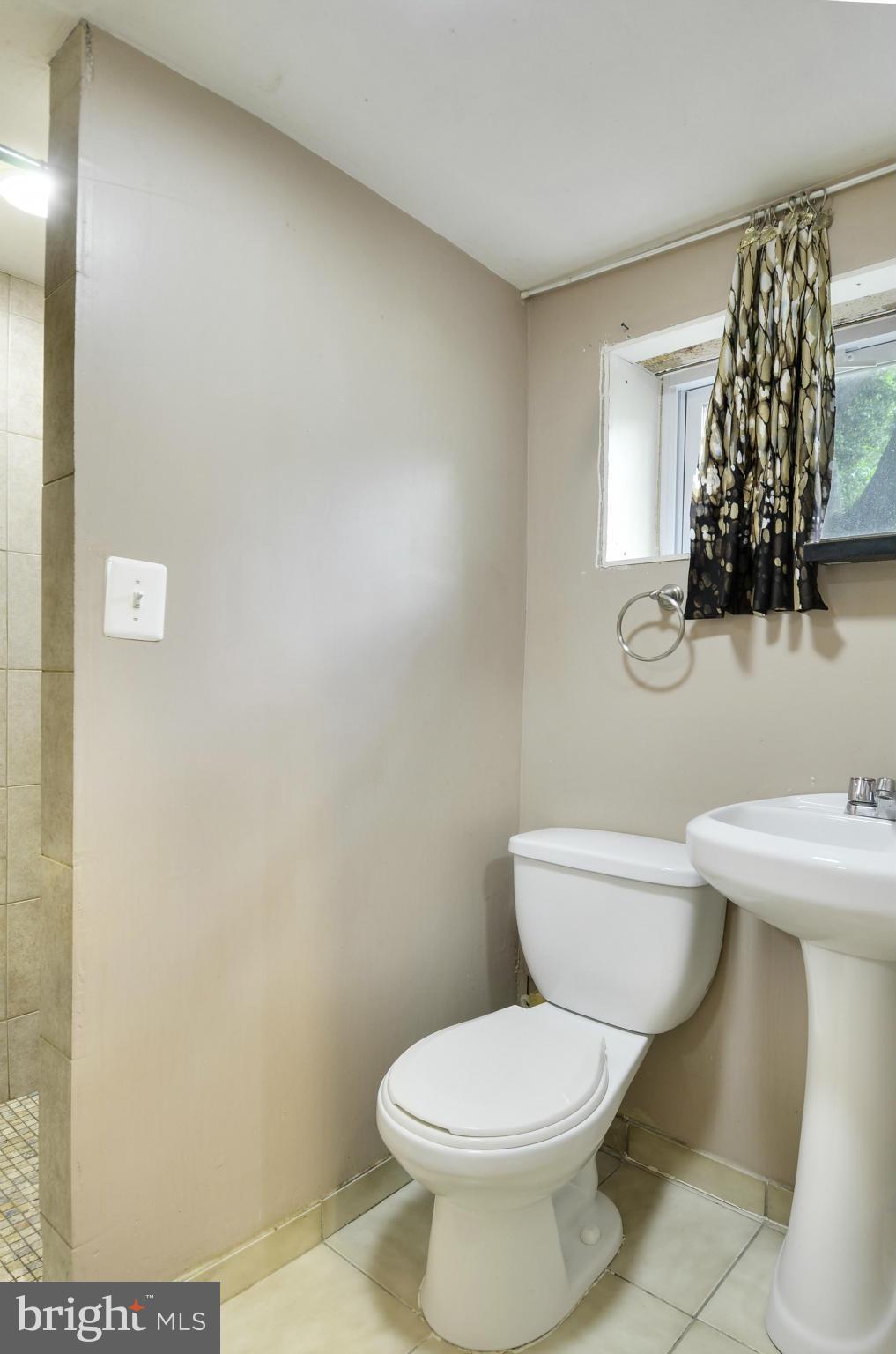 4201 Jones Bridge Road Bethesda, MD 20815 - Photo 22 of 30 Bath