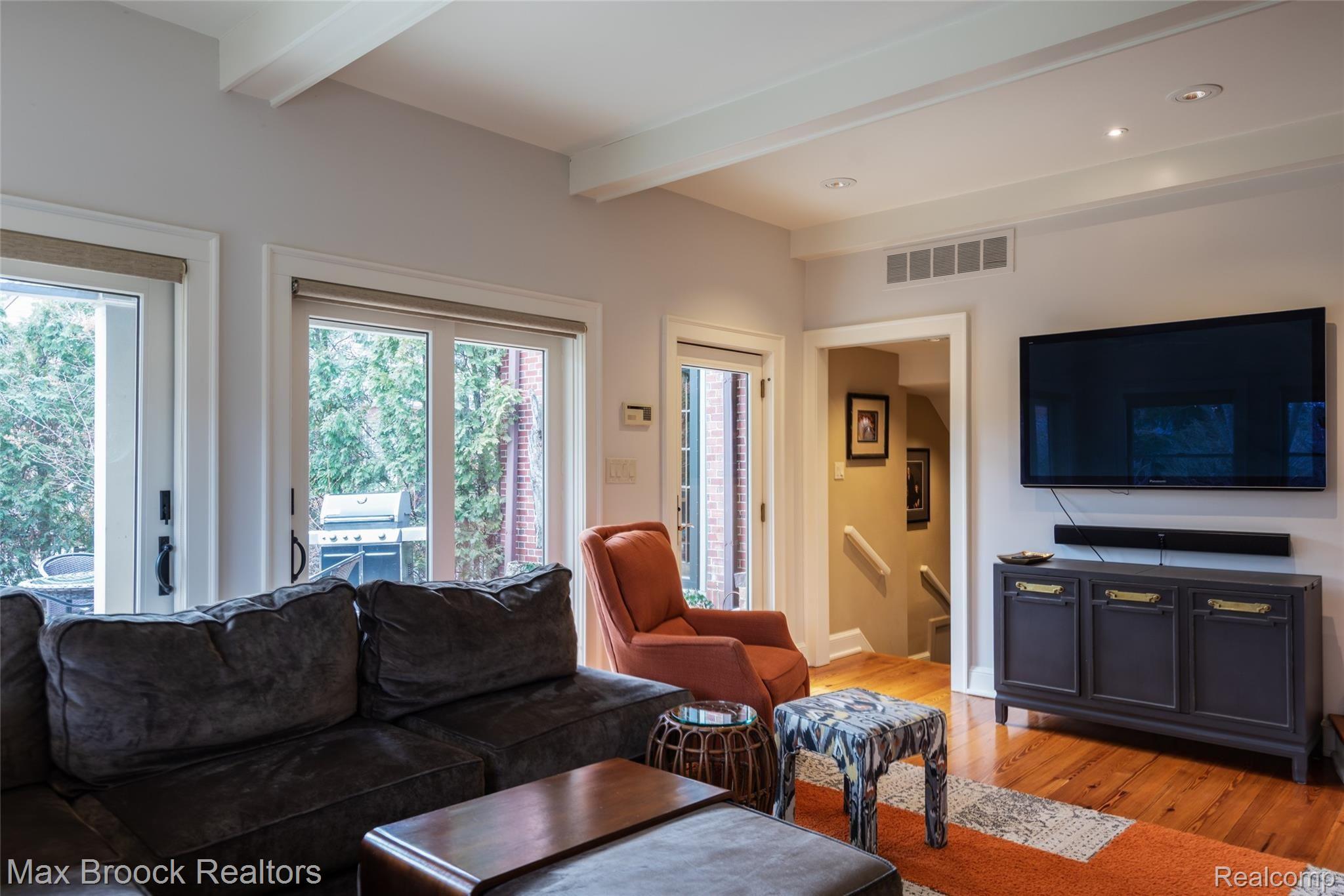 41 Ridge Road Pleasant Ridge, MI 48069 - Photo 17 of 43 Family Room