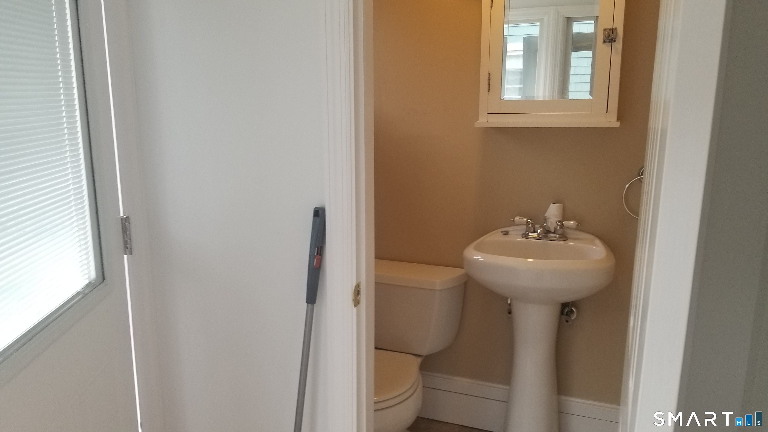 133 Rock Spring Road Stamford, CT 06906 - Photo 12 of 21 Gallery Image 12