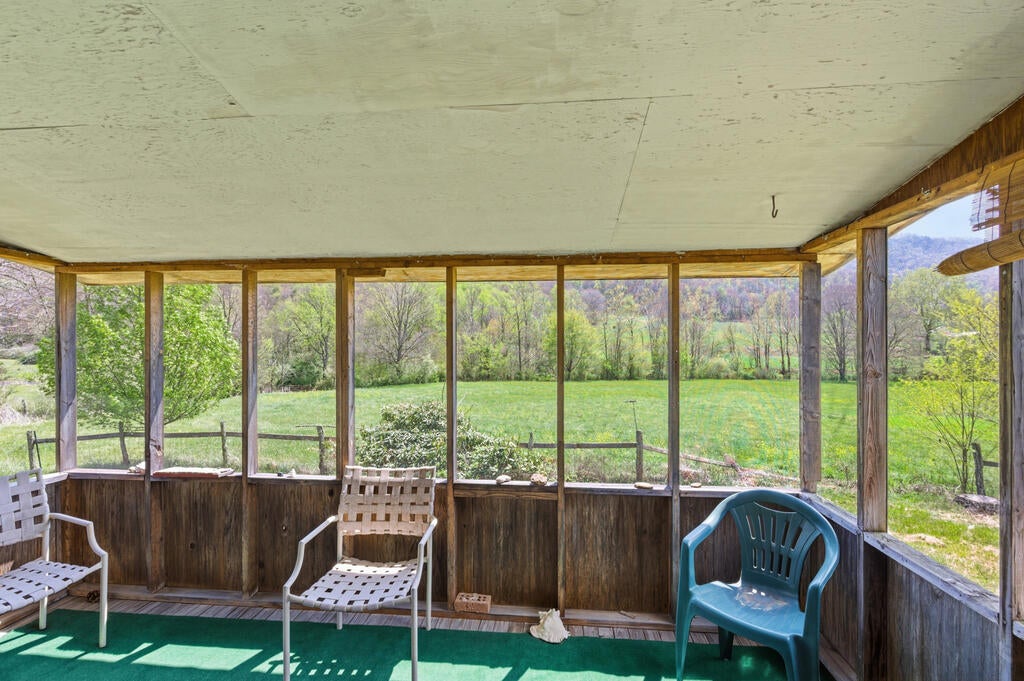 4020 Freestone Valley Road Tannersville, VA 24377 - Photo 22 of 109 Gallery Image 22