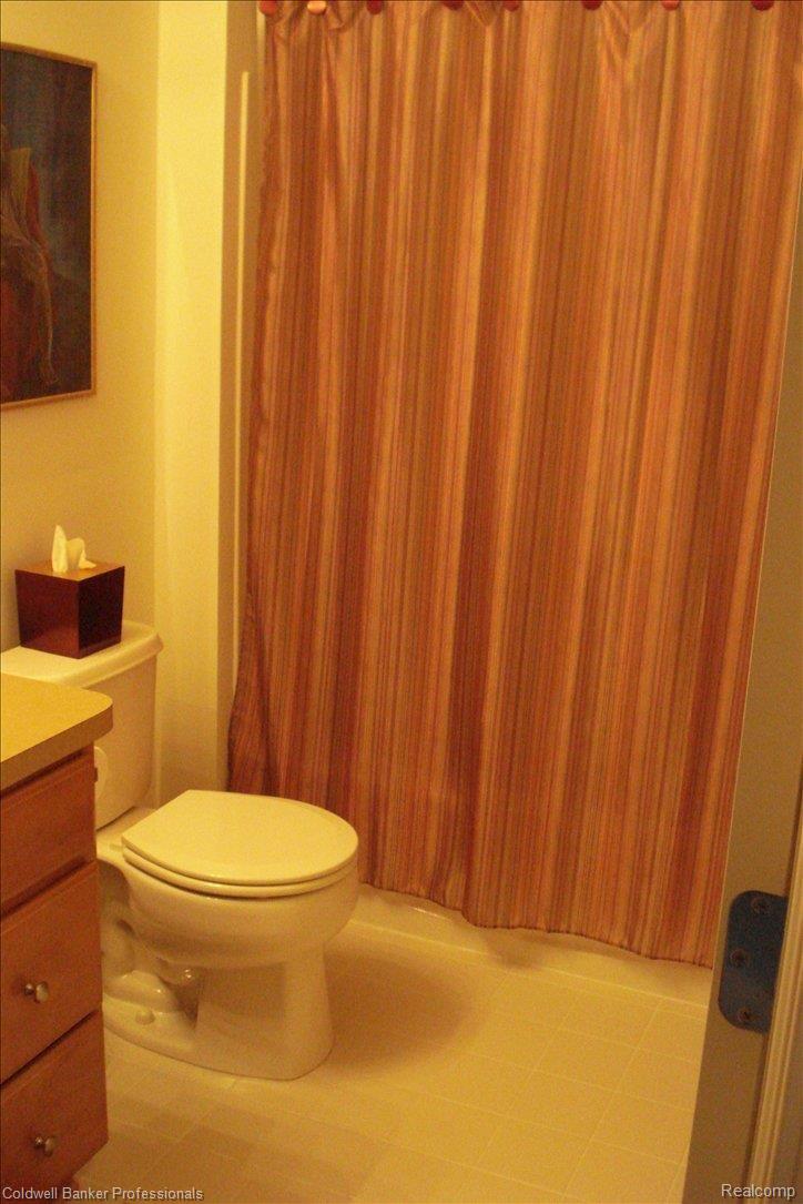 49578 Potomac Road, Unit 47 Canton, MI 48188 - Photo 11 of 23 Main Bath