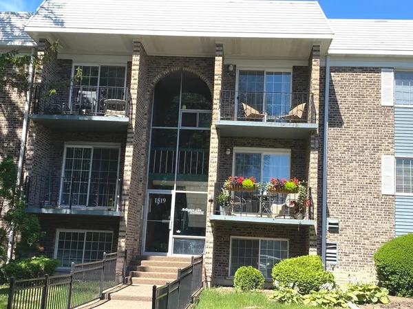 $1,600 | 1519 North Windsor Drive, Unit 312, Arlington Heights, IL 60004