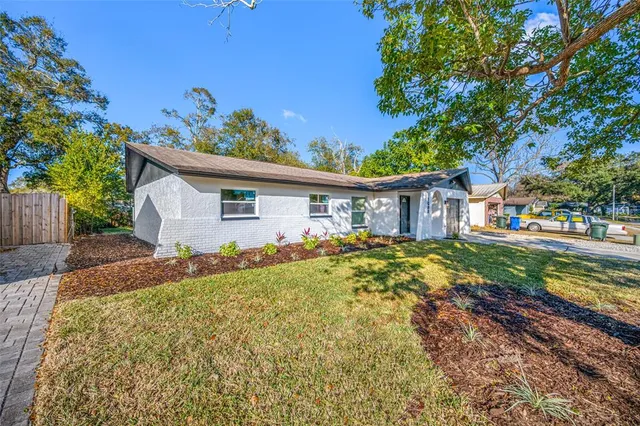a view of a house with a yard