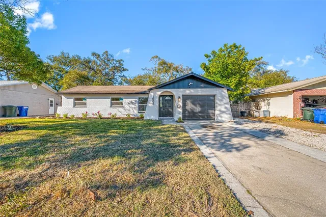 a view of a house with a yard
