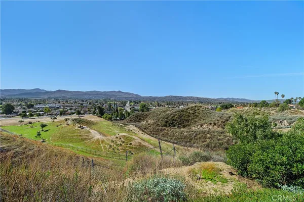 $999,999 | 300 Anderson Drive, Hemet, CA 92544