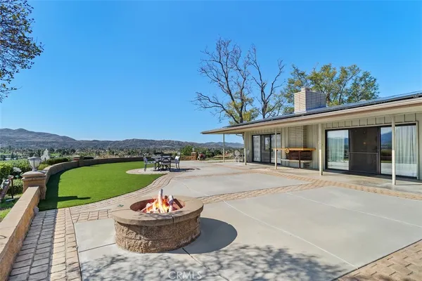 $999,999 | 300 Anderson Drive, Hemet, CA 92544