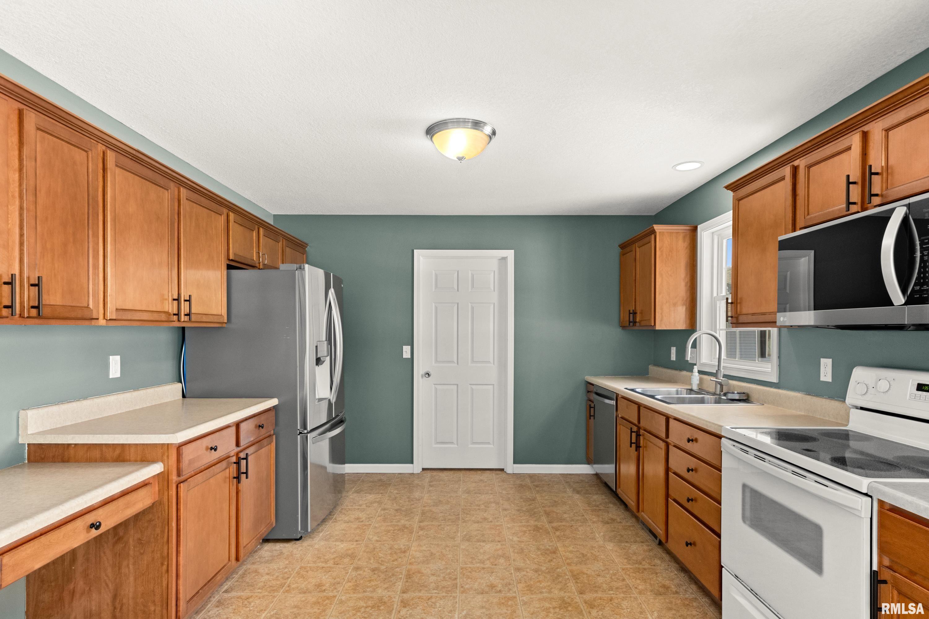 1941 Colt Drive Washington, IL 61571 - Photo 18 of 41