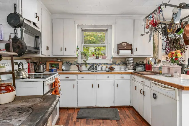 $325,000 | 84 School Street, Wakefield, NH 03872