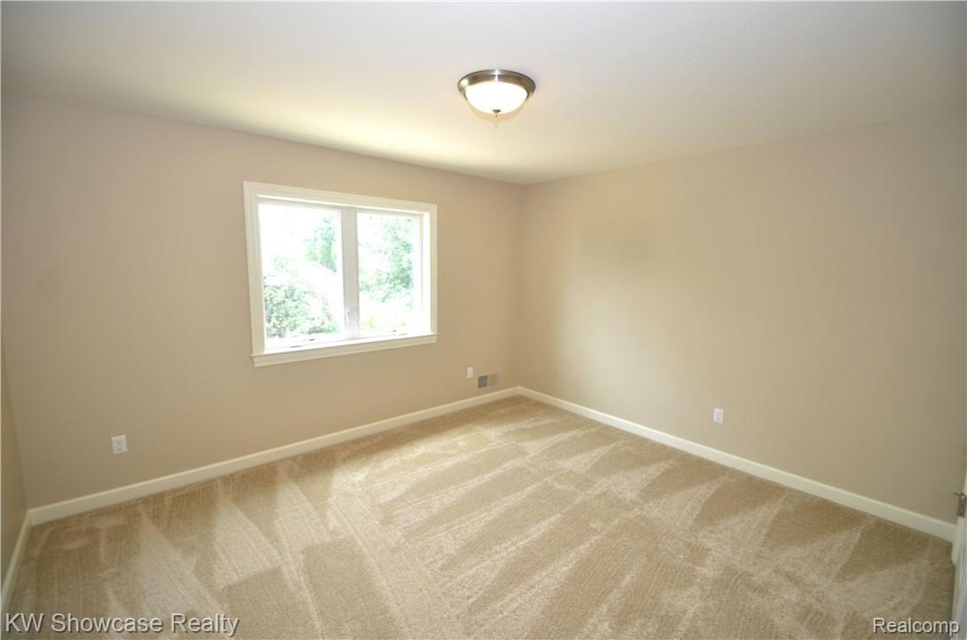 4131 Inverrary Court Commerce Township, MI 48382 - Photo 16 of 34 Bedroom