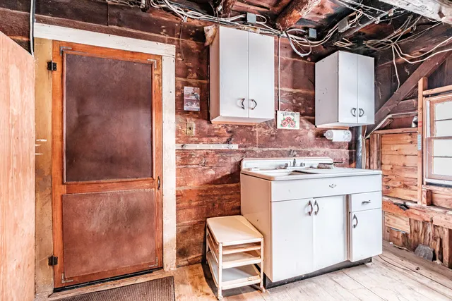 $495,800 | 51 Oxford Street, Paris, ME 04281