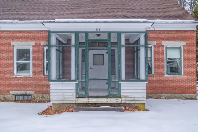 $495,800 | 51 Oxford Street, Paris, ME 04281