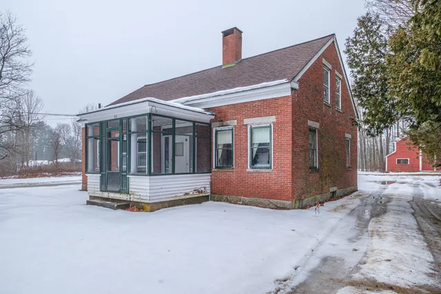 $495,800 | 51 Oxford Street, Paris, ME 04281