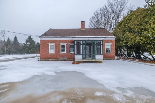 $495,800 | 51 Oxford Street, Paris, ME 04281