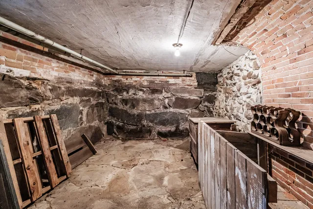 $495,800 | 51 Oxford Street, Paris, ME 04281