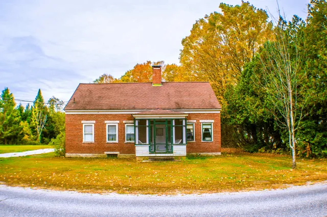 $495,800 | 51 Oxford Street, Paris, ME 04281