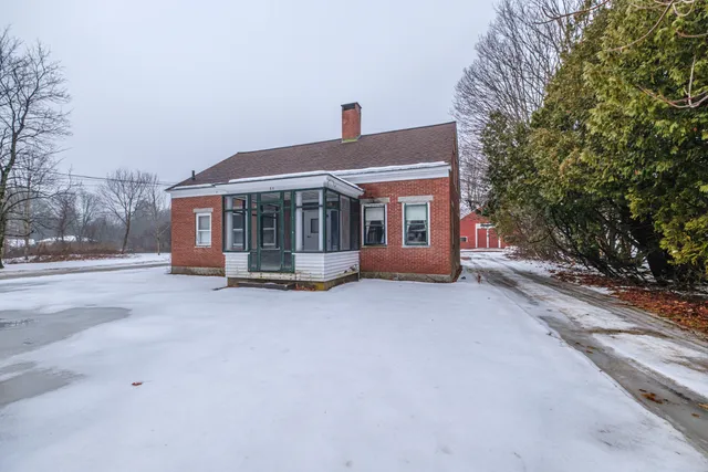 $495,800 | 51 Oxford Street, Paris, ME 04281