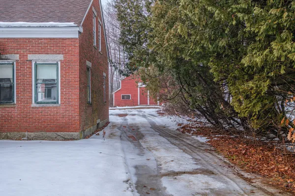 $495,800 | 51 Oxford Street, Paris, ME 04281