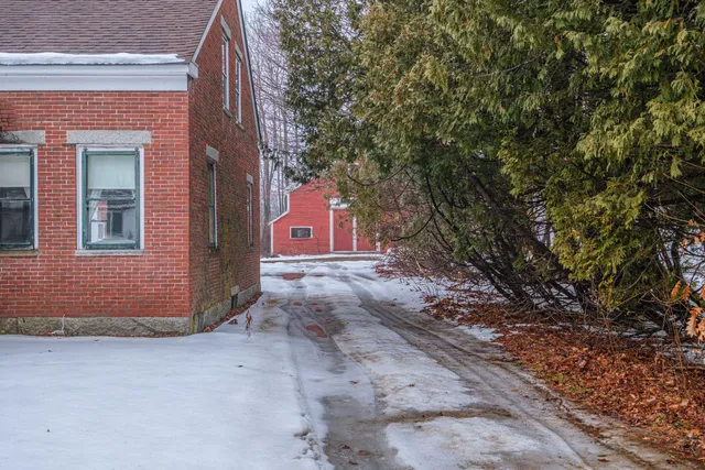 $495,800 | 51 Oxford Street, Paris, ME 04281