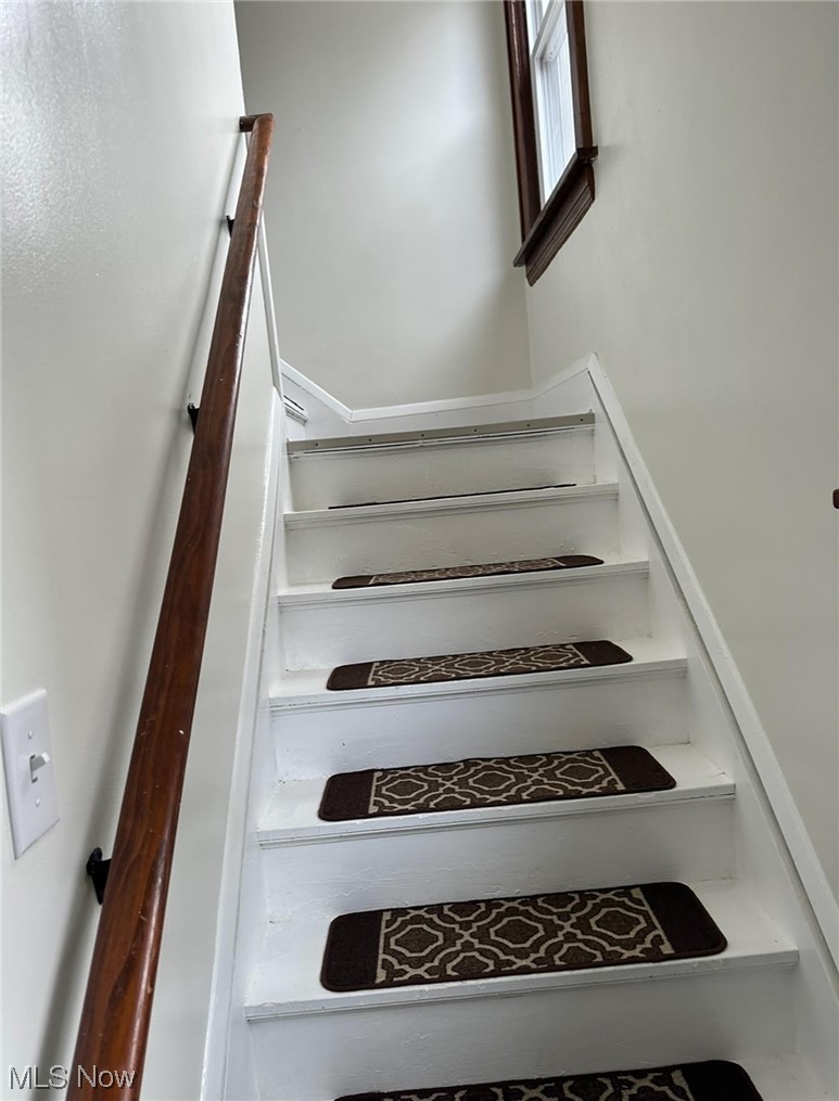 2406 Lake Rd Boulevard Northwest Canton, OH 44708 - Photo 7 of 12 View of stairway