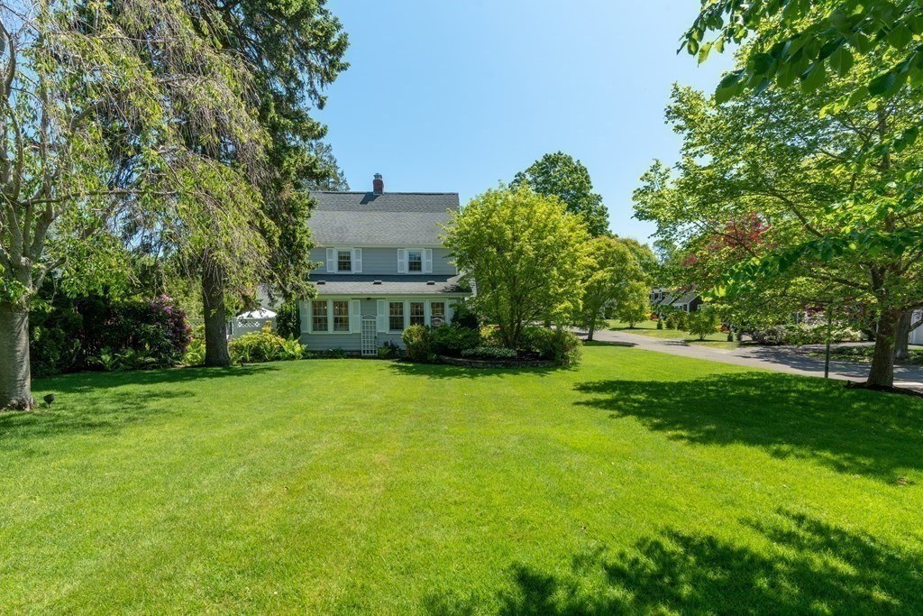 2 Hillcrest Road Marblehead, MA 01945 - Photo 13 of 38