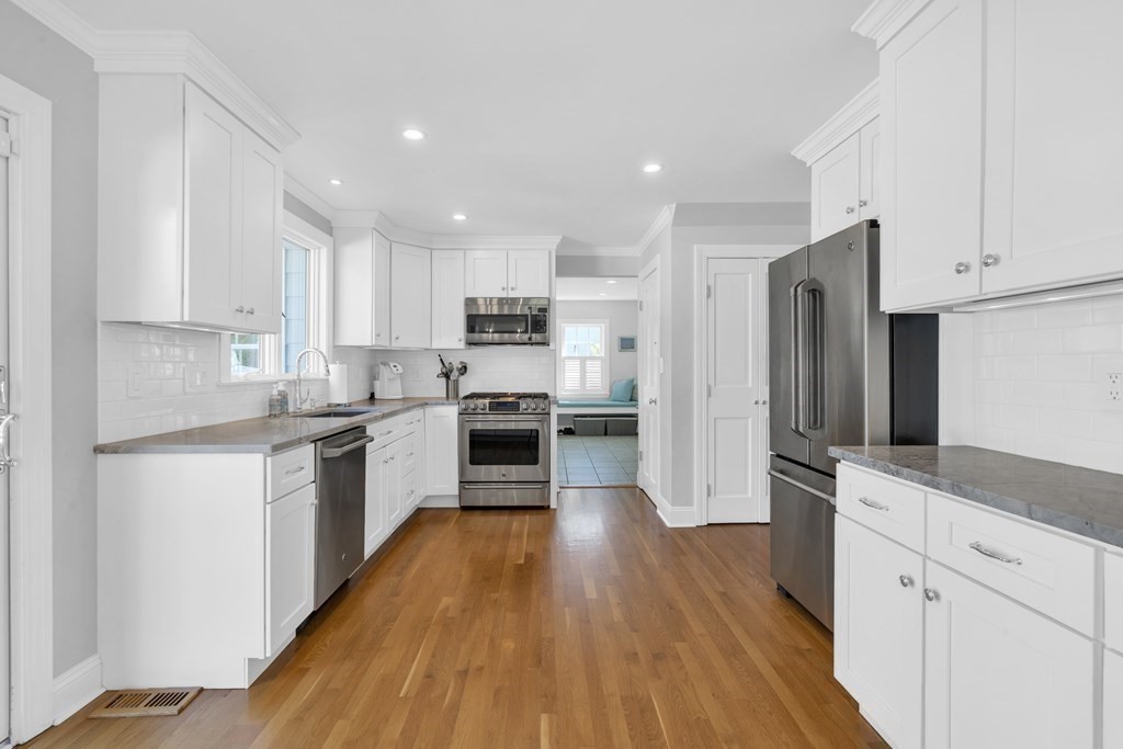 2 Hillcrest Road Marblehead, MA 01945 - Photo 8 of 38