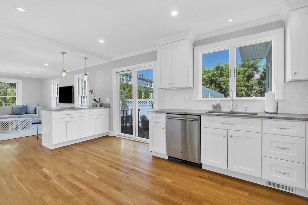 2 Hillcrest Road Marblehead, MA 01945 - Photo 9 of 38