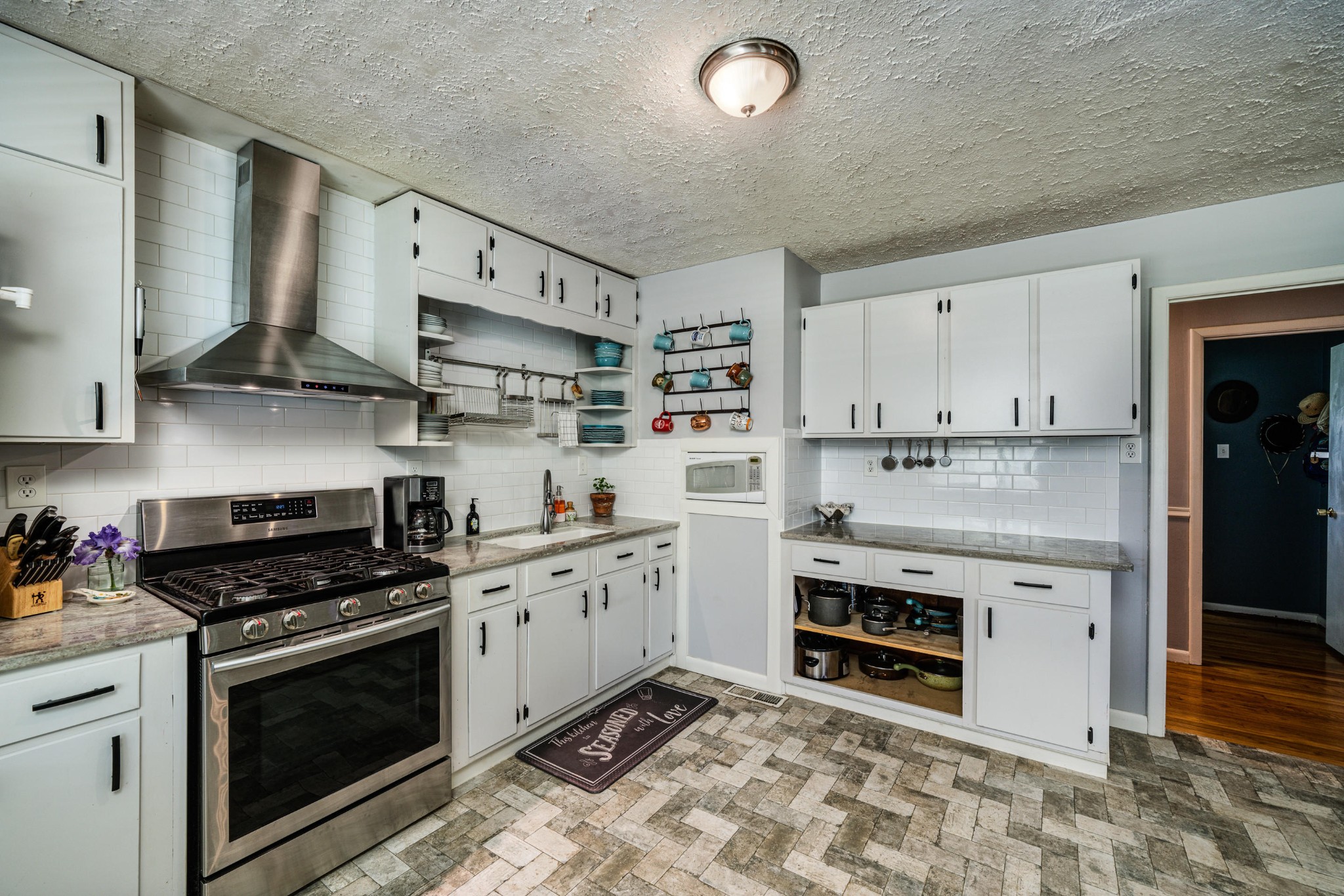 144 Meister Hills Road Deer Lodge, TN 37726 - Photo 7 of 40 a kitchen with stainless steel appliances granite countertop a stove and a sink