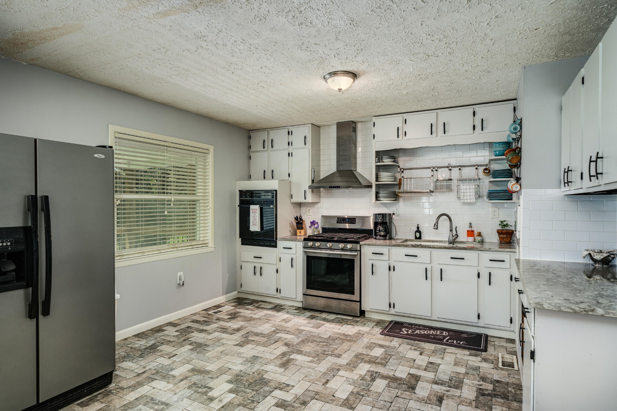 144 Meister Hills Road Deer Lodge, TN 37726 - Photo 8 of 40 a kitchen with stainless steel appliances granite countertop a stove a sink and a refrigerator