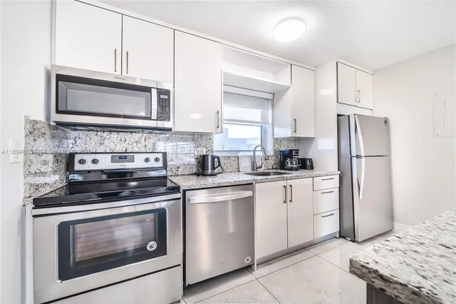 $3,950 | 201 178th Drive, Unit 537, Sunny Isles Beach, FL 33160